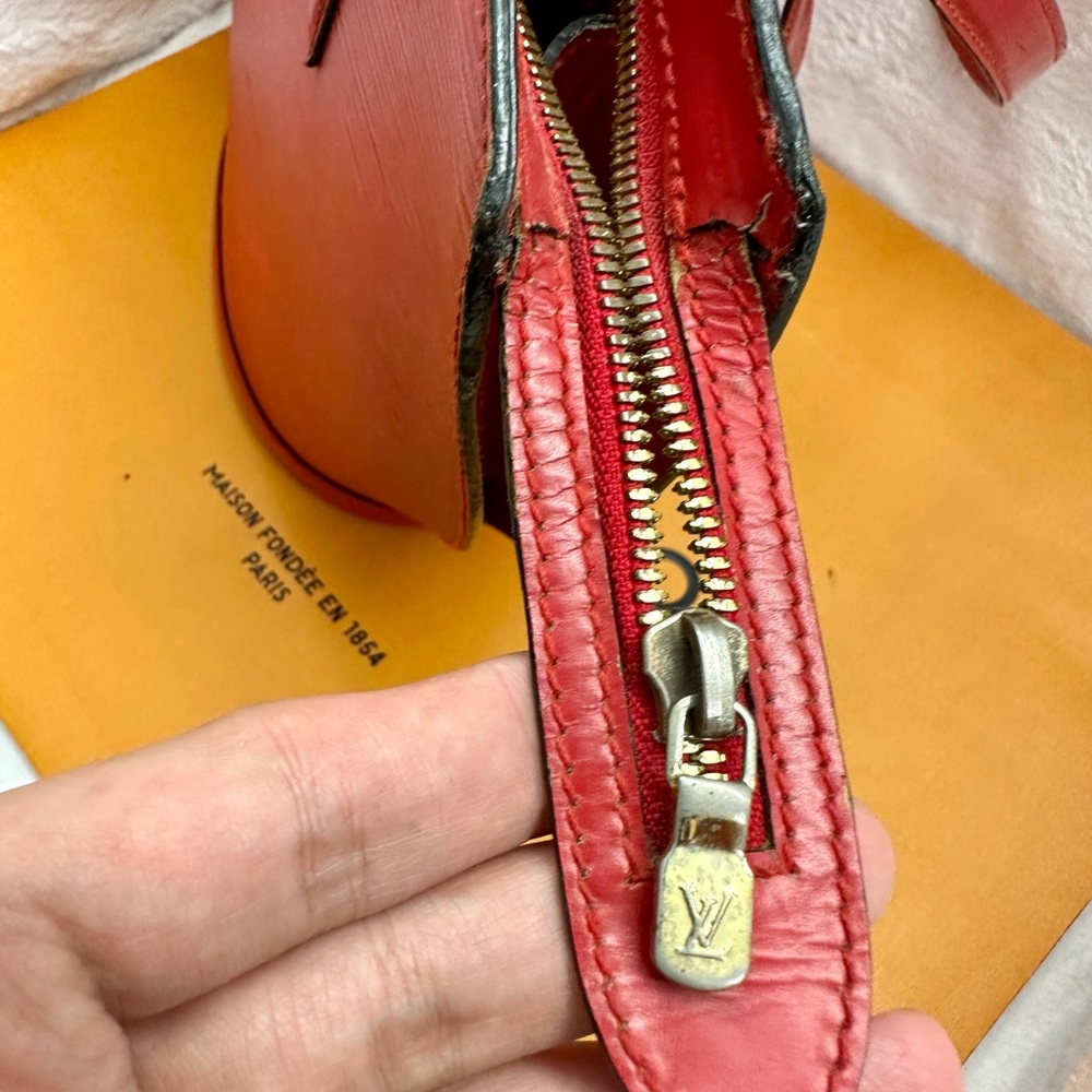 Louis Vuitton Epi Saint Jacques Shoulder Bag - Picture 8 of 12